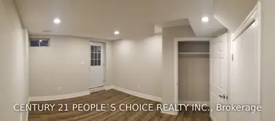 692 Salinger Court, Mississauga, ON L5W 1K7