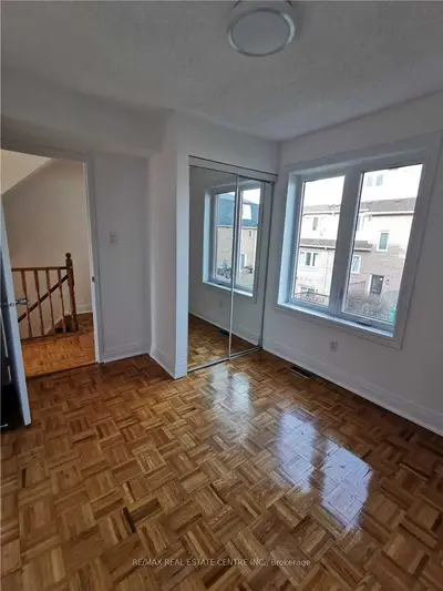 45 Bristol Road E 36, Mississauga, ON L4Z 3N8