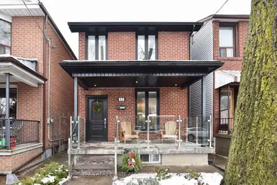 22 Hallam Street, Toronto W02, ON M6G 1W2