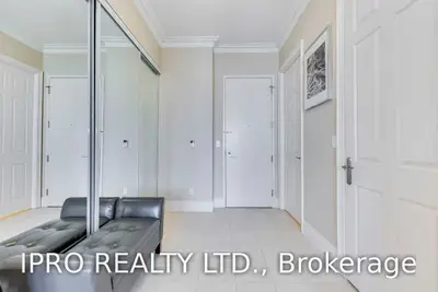 3888 Duke Of York Boulevard Gph33, Mississauga, ON L5B 4P5