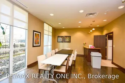 349 Rathburn Road W # 301, Mississauga, ON L5B 0K6