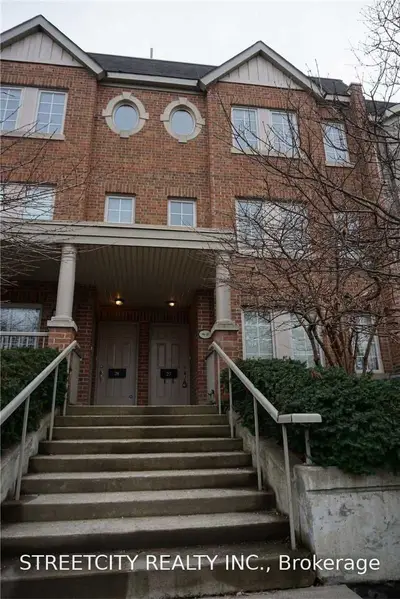 93 The Queensway Street 27, Toronto W01, ON M6S 5A7