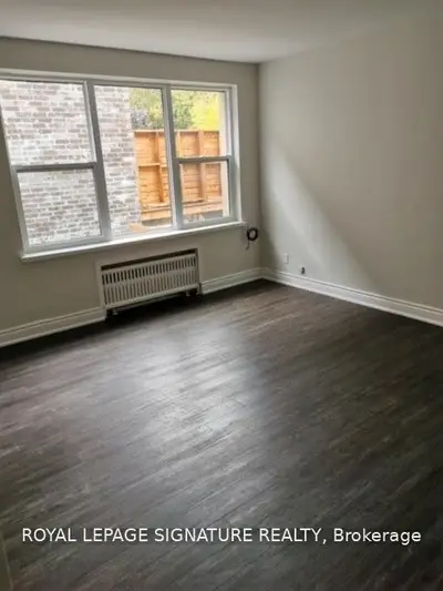 16 Garden Place 02, Toronto W06, ON M8W 1M3