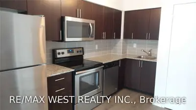 1420 Dupont Street 915, Toronto W02, ON M6H 4J8