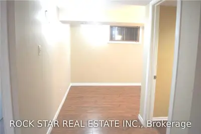 1271 Strathy Avenue Lower, Mississauga, ON L5E 2K9