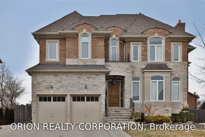 969 Fredonia Drive, Mississauga, ON L5C 2W5