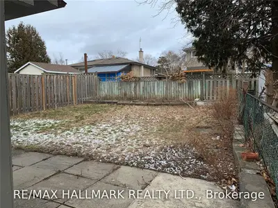 3341 Verhoeven Drive Main, Mississauga, ON L5C 2B3