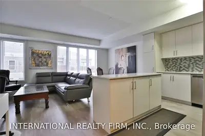 125 Long Branch Avenue 15, Toronto W06, ON M8W 0A9