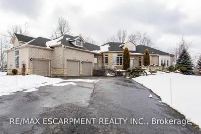 24 Turtle Lake Drive, Halton Hills, ON L7J 2W7