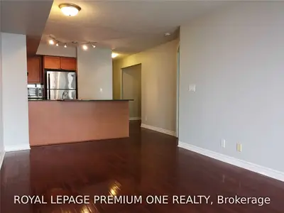 1 Elm Drive W 1301, Mississauga, ON L5B 4M1