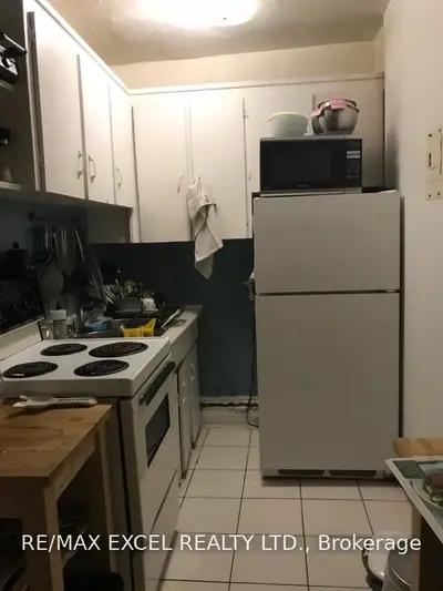 1A Elmgrove Avenue 22, Toronto W01, ON M6K 2H9