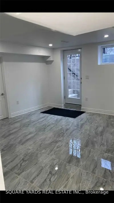 2742 Constable Road Lower, Mississauga, ON L5J 1W4
