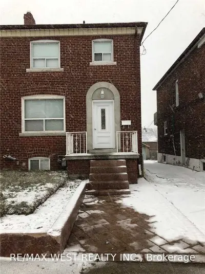 2053 Eglinton Avenue Bsmt, Toronto W03, ON M6E 2K4