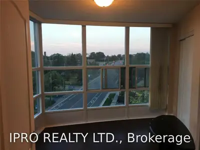 33 Elm Drive W 602, Mississauga, ON L5B 4L2