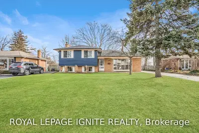 2048 Saxon Road N, Oakville, ON L6L 2V2