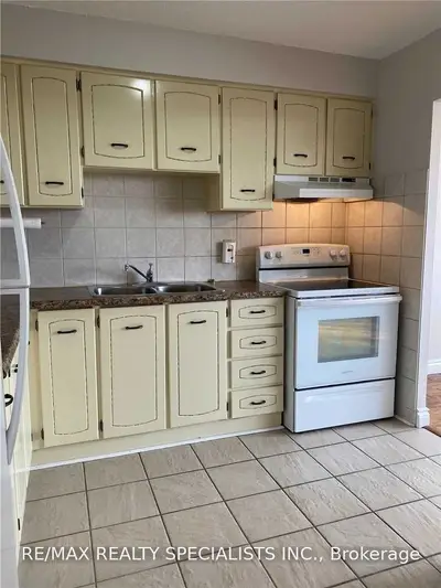 2301 Derry Road #603, Mississauga, ON L5N 2R4