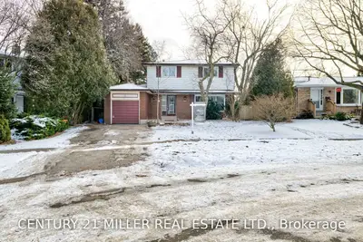 2082 Thornlea Drive, Oakville, ON L6L 1K6