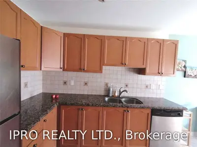 3982 Skyview Street, Mississauga, ON L5M 8A2