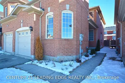 1328 Galesway Boulevard, Mississauga, ON L5V 3B5