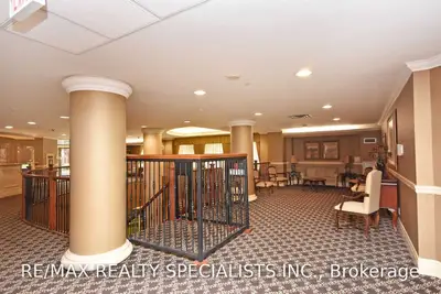 350 Princess Royal Drive E 908, Mississauga, ON L5B 4N1