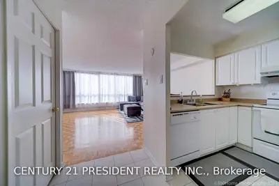 55 Elm Dr Drive 1402, Mississauga, ON L5B 3Z3