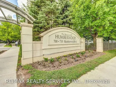 700 Humberwood Boulevard 1424, Toronto W10, ON M9W 7J4