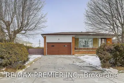 211 Driftwood Avenue, Toronto W05, ON M3N 2N3