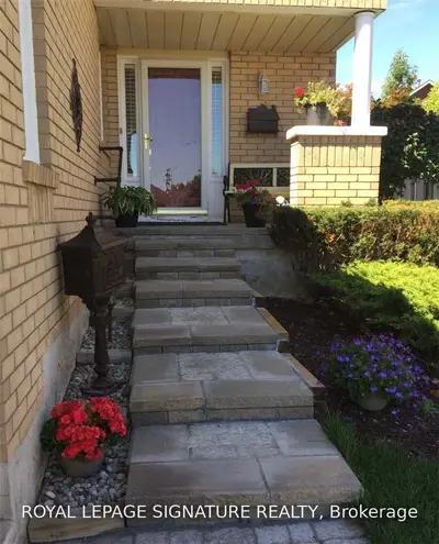 3243 Tortola Court, Mississauga, ON L5N 7C4