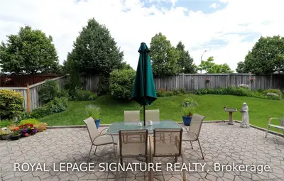 903 Mantle Crescent, Mississauga, ON L5V 2G4