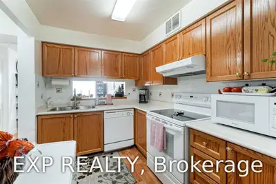 2470 Eglinton Avenue W 904, Toronto W04, ON M6M 5E7