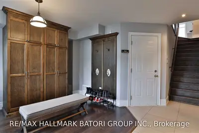 1142 Islington Avenue A, Toronto W08, ON M8Z 4S5