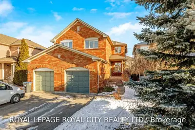 7167 Black Walnut Trail, Mississauga, ON L5N 7N5