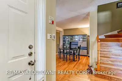 2540 Advent Court, Mississauga, ON L5M 5L4