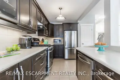 1037 Fernridge Common, Burlington, ON L7T 1G1