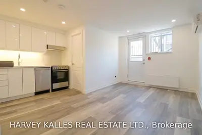 121 Fourth Street 10, Toronto W06, ON M8V 2Y6