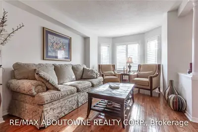 2157 Oakpoint Road, Oakville, ON L6M 3N1