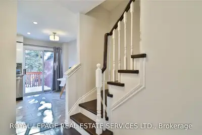 1168 Arena Road 22, Mississauga, ON L4Y 4G7