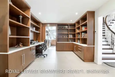 358 Maple Grove Avenue, Mississauga, ON L5A 1Y4
