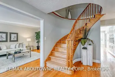 1254 Fairmeadow Trail, Oakville, ON L6M 2H7