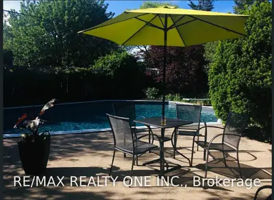 1061 Vera Cruz Drive, Mississauga, ON L4Y 2G4
