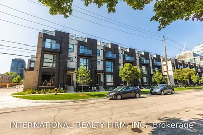 26 Fieldway Road 28, Toronto W08, ON M8Z 3L2
