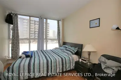 24 Southport Street 541, Toronto W01, On M6s 4e1