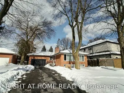 3519 Enniskillen Circle, Mississauga, ON L5C 2M9