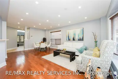 3297 Hunters Glen, Mississauga, ON L5N 8M2