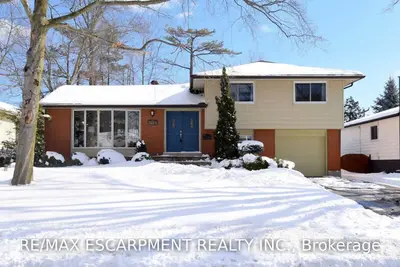 5224 Meadowhill Road, Burlington, ON L7L 3L1