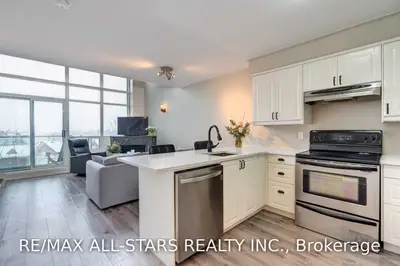 200 Manitoba Street 303, Toronto W06, ON M8Y 3Y9