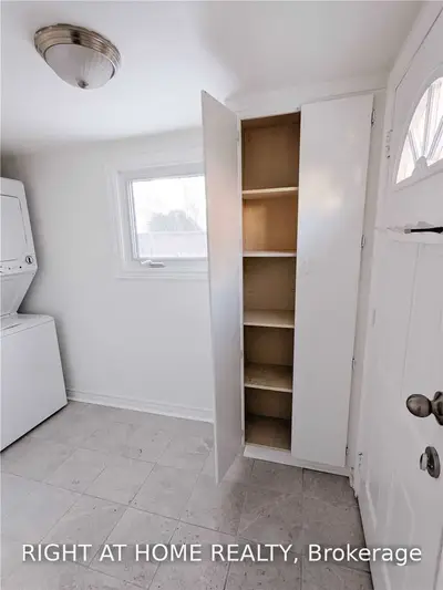 418 Reynolds Street, Oakville, ON L6J 3M4