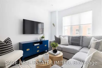 18 Grogan Mews, Toronto W02, ON M6H 4J9
