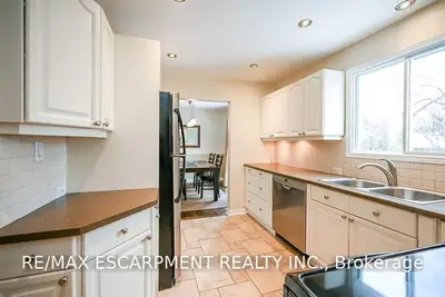 532 Richardson Court, Burlington, ON L7L 2V6