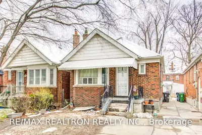 2338 Dufferin Street, Toronto W03, On M6e 3s4